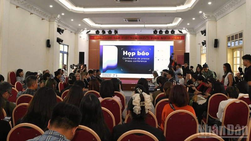 ‘2025 포토 하노이’ 국제 사진 비엔날레가 11월 1일부터 30일까지 하노이 시내 여러 장소에서 개최된다.
