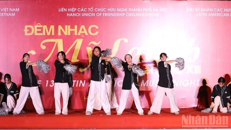 음악의 밤 행사에서 펼쳐진 공연.