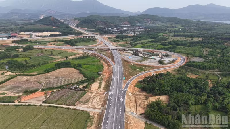 2025년 말 기준, 개통된 고속도로의 총연장은 3300km를 넘어서고 있다.
