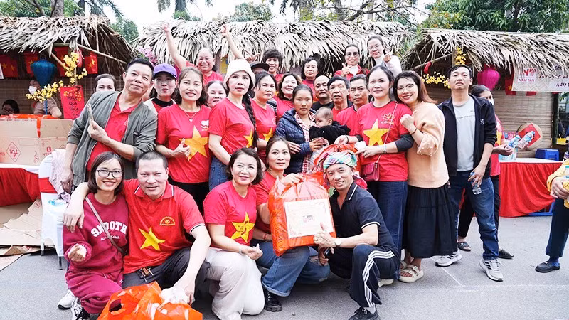 K 병원에서 열린 무료 바자회. (사진: 바띤)