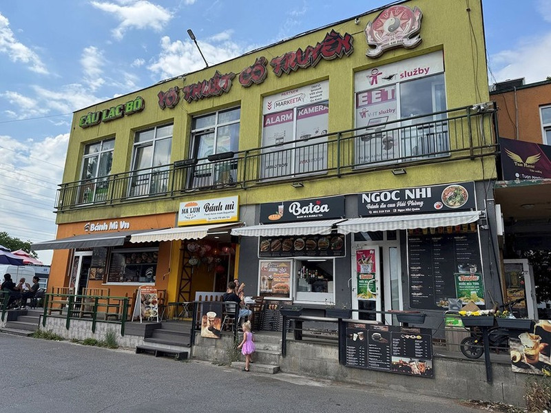 사파 시장은 유럽 한가운데에 자리한 주목할 만한 ‘베트남의 공간’이다. (사진: nhandan.vn)