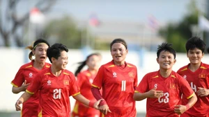 베트남 여자 축구 대표팀이 제33회 동남아시안게임(SEA Games) 준결승전에서 인도네시아를 5-0으로 완파했다. (사진: VNA)