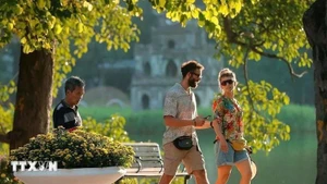 하노이의 외국인 관광객들. 참고 이미지 (사진: VNA)