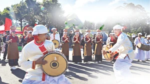 소수 민족의 문화 공연