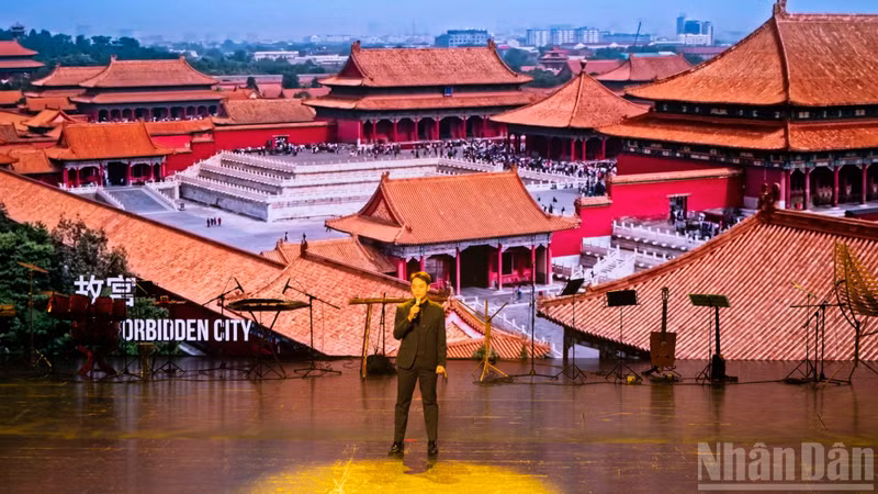 예술 프로그램 ‘문화의 색채’에서의 보컬 공연.
