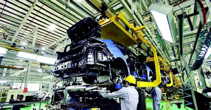 닌투언 방직·염색 유한책임회사에서 최신 기계 시스템을 가동해 방직 및 염색 제품을 생산하고 있다. 이 업체는 카인호아성 뚜언박 면의 주롱산업단지에 위치해 있다. (사진: 응우옌 탄)