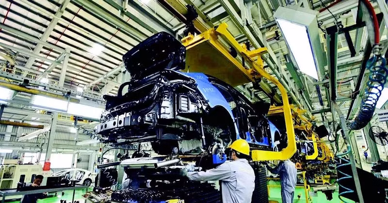 닌투언 방직·염색 유한책임회사에서 최신 기계 시스템을 가동해 방직 및 염색 제품을 생산하고 있다. 이 업체는 카인호아성 뚜언박 면의 주롱산업단지에 위치해 있다. (사진: 응우옌 탄)