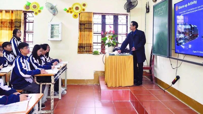 비엣박 고등학교에서 영어로 진행되는 기술 수업.