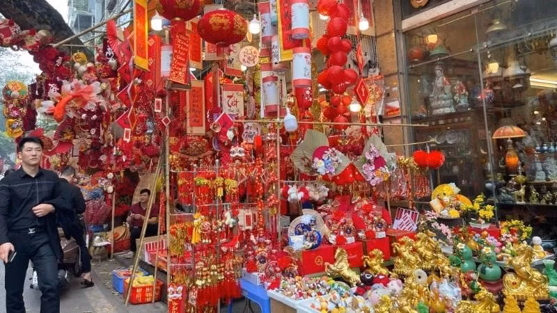 하노이 시장, 2026년 설날 앞두고 활기 띠어 (사진: nhandan.vn)