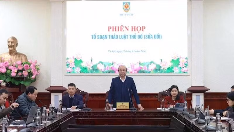 팜찌히에우 법무부 차관이 수도법(개정) 초안위원회 회의에서 발언하고 있다. (사진: TL)