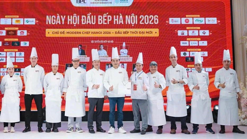전문 활동과 교류 및 국제 통합에서 수도 하노이의 요식업계를 대표하는 셰프팀.
