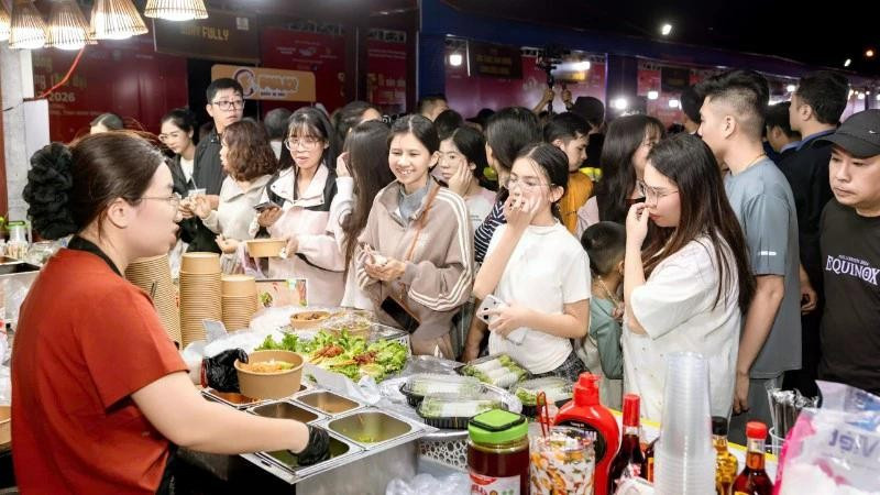 3일간 진행된 행사 기간 동안 체험 공간과 공예 시연을 찾은 수많은 방문객들. 이 행사에는 수만명이 몰린 것으로 알려졌다.