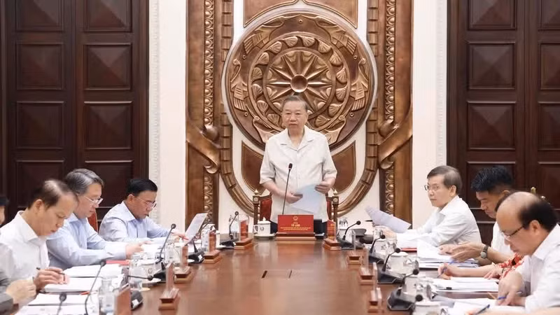 또 럼 베트남 공산당 중앙위원회 서기장 겸 국가주석이 13일 하노이에서 열린 업무 회의에서 발언하고 있다. (사진: VNA)