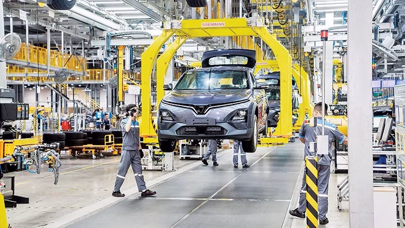 빠르고 지속 가능한 성장을 위해서는 경제를 선도할 수 있는 충분히 강력한 경제 그룹을 육성하는 것이 필요하다.