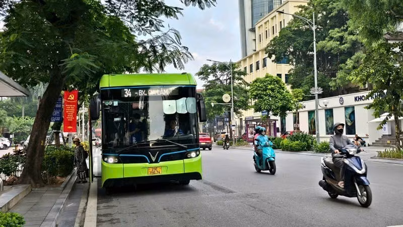 청정 에너지를 활용한 전기버스 및 차량 개발은 교통 부문에서 발생하는 배출가스를 줄이기 위한 근본적인 해결책 중 하나로 평가받고 있다.