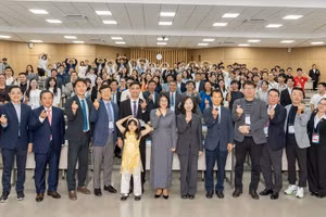 VK Connect 2026 행사에 참석한 대표단이 단체 사진을 촬영하고 있다. (출처: VNA)