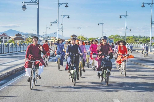후에시는 종종 아오자이를 기념하는 특별한 날을 지정하곤 한다.