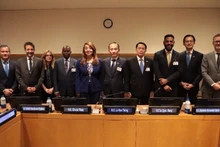 레 호아이 쭝 당 중앙위원회 서기 겸 외교부 장관 대행은 지난 9월 22일 제80차 유엔 총회 고위급 주간에 국제 대표단과 함께 하노이 협약 서명 개막식에 참석했다. (사진: VNA)