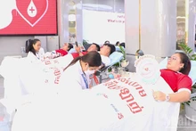 2025년 헌혈의 날 행사에는 많은 참가자들이 열정적으로 참여했다. (사진: NDO)