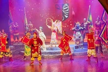 축제 개막식에서 열린 예술 공연. (사진: NDO)