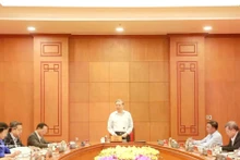 또 럼 베트남 공산당 서기장이 당 중앙위원회 사무국과의 업무 회의에서 발언하고 있다. (사진: VNA)