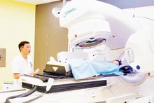 암 치료를 위한 최신 선형가속기 방사선 치료 시스템이 K병원 꽌수 시설에 도입되어 본격적인 운영에 들어갔다.