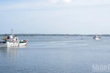 KN 306호와 KN 317호 선박이 설날 임무를 위해 출항하고 있다. (사진: NDO)