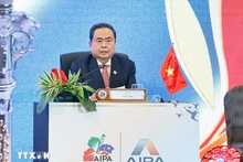 쩐 탄 만(Tran Thanh Man) 베트남 국회 의장이 제46차 AIPA(아세안 의회연맹) 총회 제1차 본회의에서 연설하고 있다. (사진: VNA)