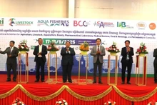 개막식에 참석한 대표단