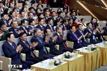 또 럼 당 서기장과 기타 대표들이 ‘호찌민 – 열망의 여정 2025’ 프로그램에 참석하고 있다. (사진: VNA)