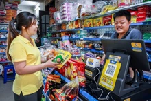 내년 1월 1일부터 가족 기업과 개인 사업자는 실제 매출에 근거해 세금을 납부하는 방식으로 납부하게 된다. (사진: DAT THANH)