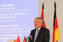 응우옌 호아 빈 상임 부총리 겸 베트남 국제금융센터 집행위원회 위원장이 행사 개회사를 하고 있다. (사진: VNA)