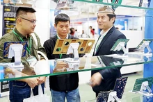 스마트 전자제품 전시회에 선보인 반도체 칩 제품들. (사진: 남안)