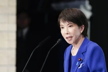 다카이치 사나에가 2025년 10월 4일 도쿄에서 열린 일본 집권 자민당(LDP) 총재 선거 투표 중 연설을 하고 있다. (사진: 교도/베트남통신사)