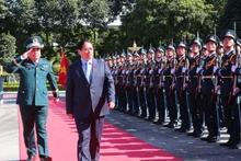 팜 민 찐 베트남 총리가 기념식에 참석하고 있다. (사진: VNA)