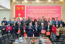 회의에 참석한 대표들 (사진: 바오 롱)