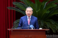 또 럼 당 서기장이 22일 제13기 당 중앙위원회 제15차 회의에서 발언하고 있다. (사진: NDO)