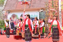 베트남 문화의 날은 진정으로 국민을 중심에 두고, 긍정적인 가치를 확산하고 육성하는 공간이 되어야 한다.