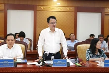 쩐꿕프엉 재무부 차관이 2025년 공공투자 집행 추진을 위한 회의를 주재했다.