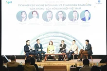 세미나에서 국제 기준에 부합하는 지속 가능한 베트남 농업 발전 방안에 대해 논의하는 연사들. (사진: Quynh Nhu)