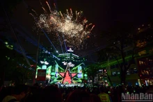 하노이 호안끼엠 호수 주변 보행자 전용 구역에서는 매년 새해맞이 카운트다운 축제가 개최된다.