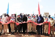 아비에이의 생명선 다리 복구작업 나선 제4공병부대. (사진: 하이 옌)