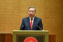 또럼 서기장이 7일에 개최된 제14차 전국당대회 결의안 전달 및 이행을 위한 전국 회의에서 연설하고 있다. (사진: NDO)