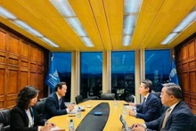 마이 판 둥 주제네바 베트남 유엔 및 기타 국제기구 상임대표가 세계지식재산기구(WIPO) 대표들과 회의를 진행하고 있다. (사진: 베트남통신사 제공)