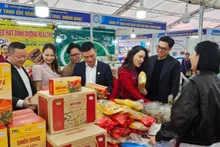 박람회를 찾은 방문객들