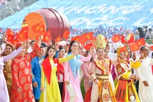 2025년 9월 2일 오전 하노이에서 열린 8월 혁명 및 국경일 80주년 기념식에서 진행된 문화·체육 퍼레이드 행렬. (사진: DUY LINH)