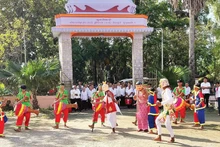 남부 안장지역 크메르족의 독특한 민속 예술인 짜이담(Chhay-dam) 북춤 공연. (사진: PHONG DIEP)