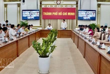 호찌민시 기관 관계자들이 2월 28일 유럽연합(EU) 집행위원회의 불법·비보고·비규제(IUU) 조업 점검단 방문에 대비하기 위해 회의를 갖고 있다. (사진: 베트남통신사)