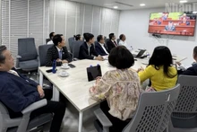 베트남 공산당 제14차 전국대회 폐막식에 참석한 베트남 변호사협회(VCBA) 회원들. (사진: 딘 쯔엉)