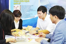 의료 관광 패키지에 대한 여행자 상담 모습. (사진: 응우옛 아인)